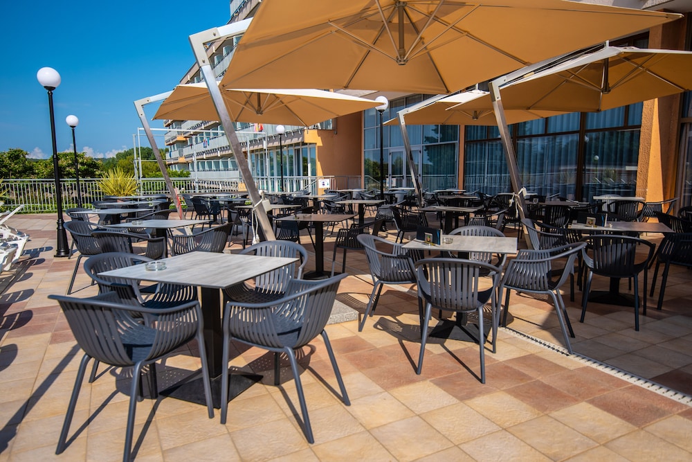Arena Hotel Holiday 28/50