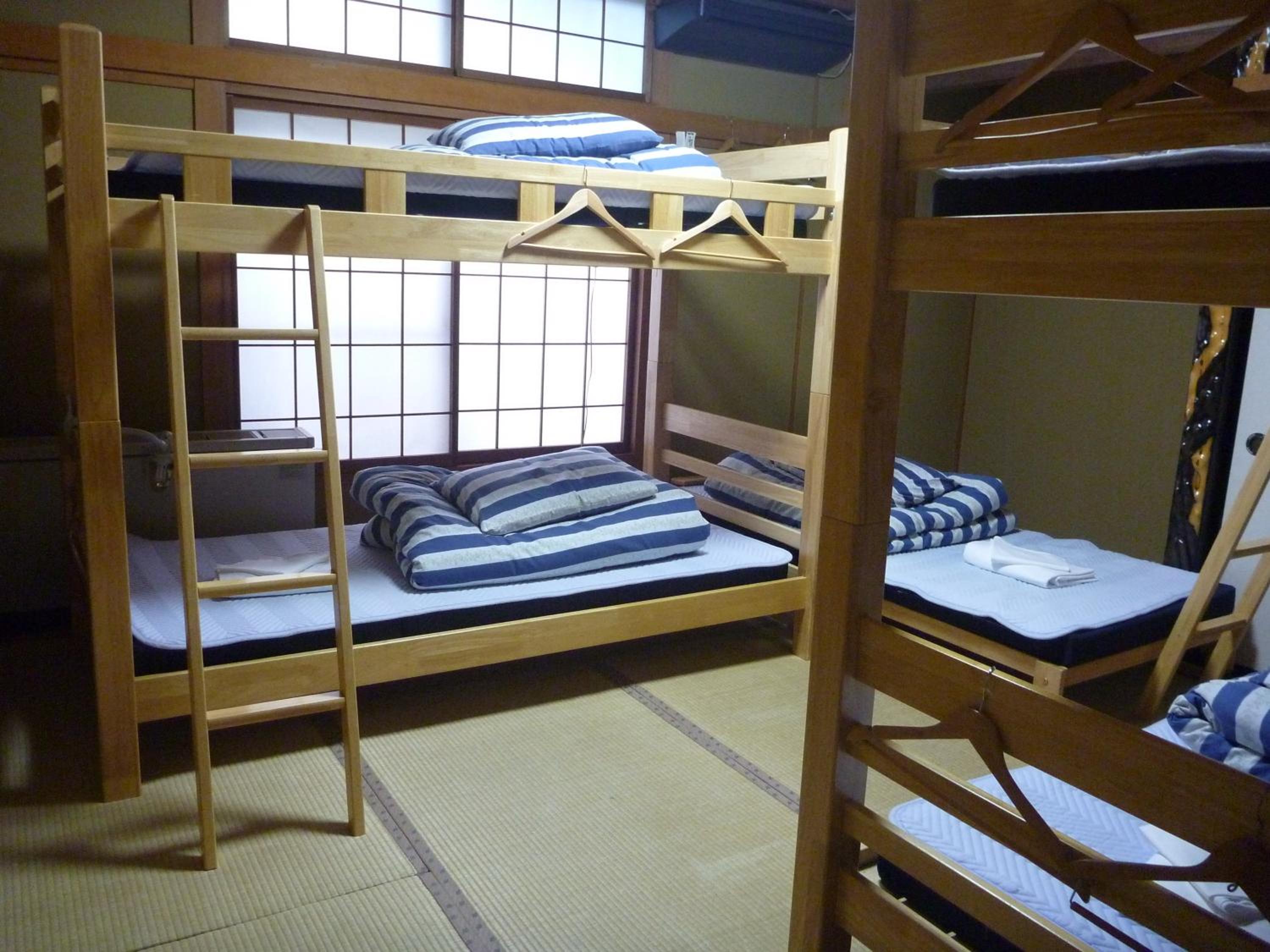 MIXED DORM, 4 BEDS