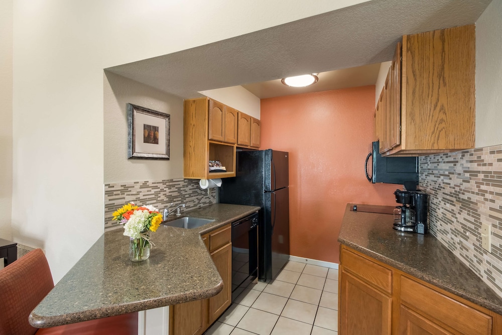 Sonesta ES Suites Torrance Redondo Beach 37/56