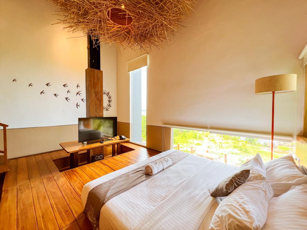 Grand, Suite, King and Queen Bed