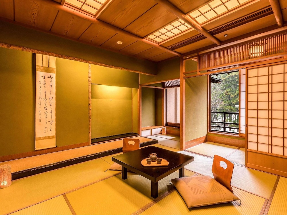 JAPANESE, ECONOMY, NO BATHROOM