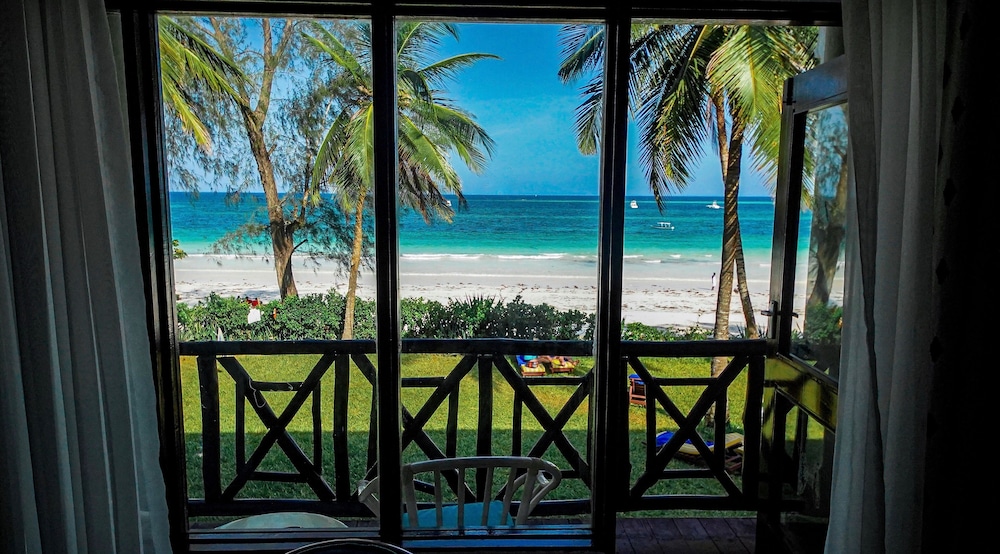 Papillon Lagoon Reef Hotel 57/61