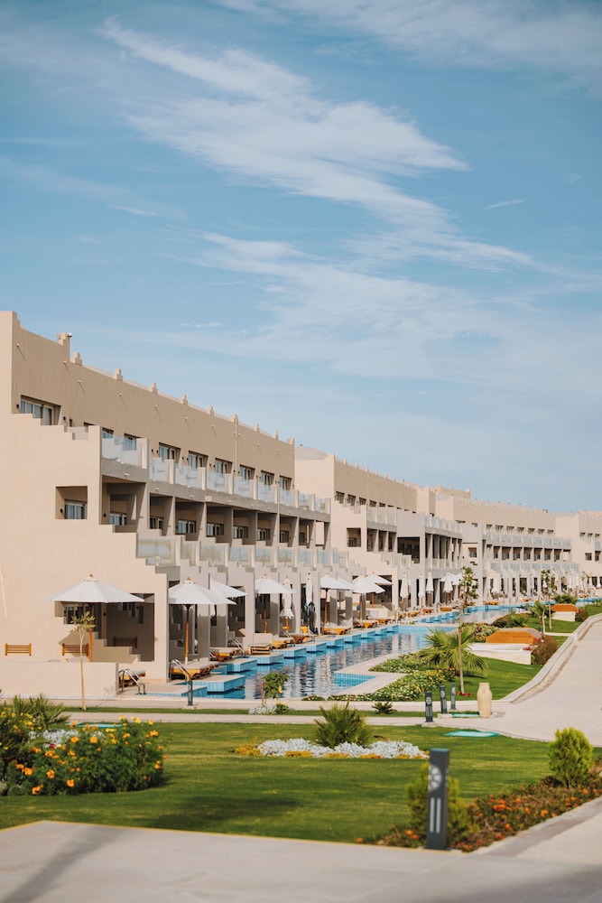 Diamond Beach by Pearl Resorts 9/84