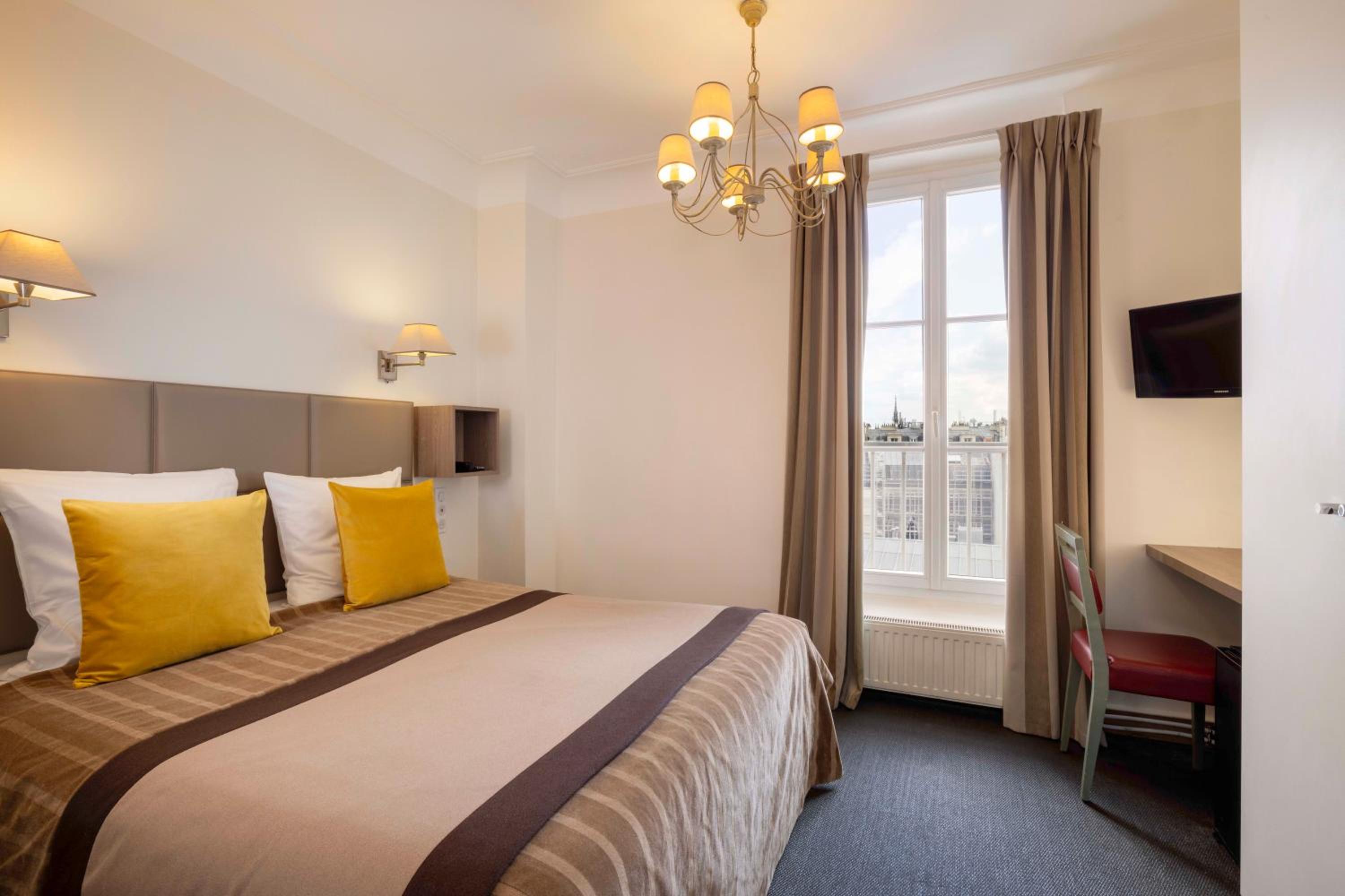 Room, Triple, Eiffel View