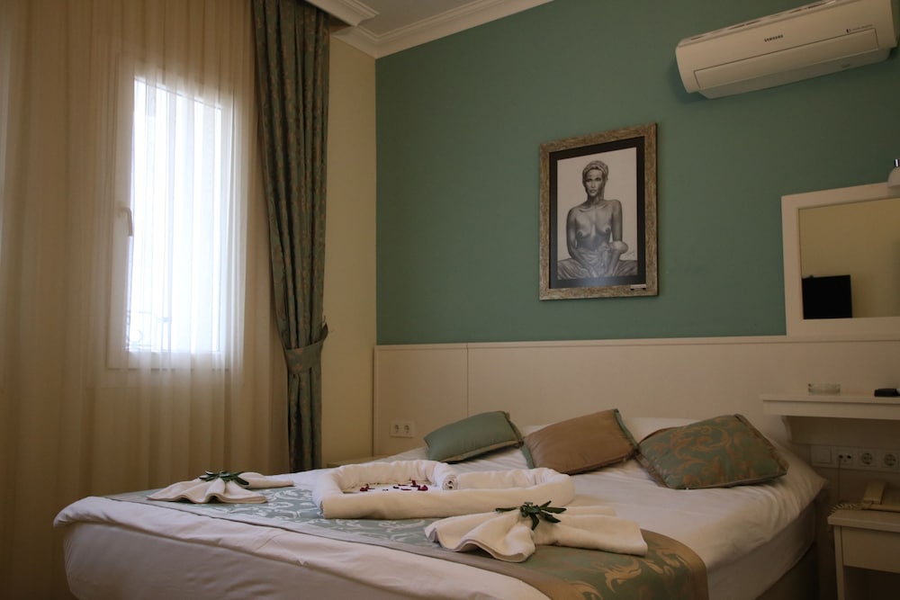 Artemis Hotel 30/69