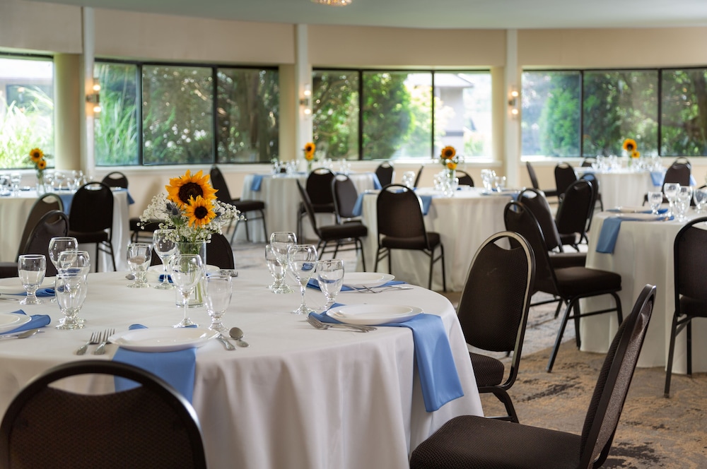 Meadowbrook Inn And Suites 34/45