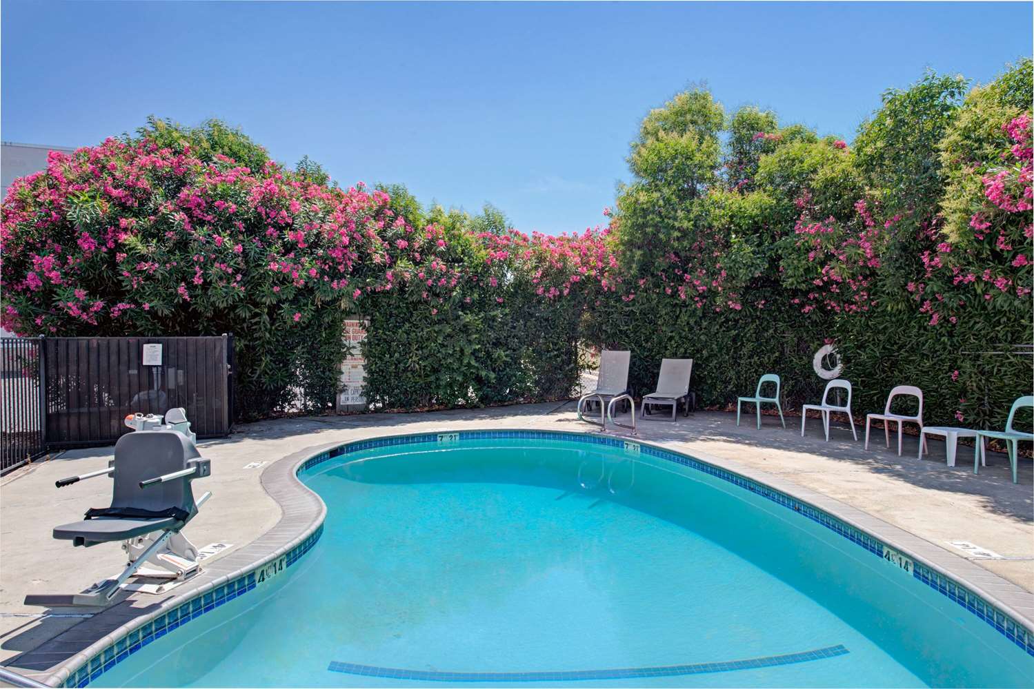 Super 8 By Wyndham Sacramento Florin Rd 20/20