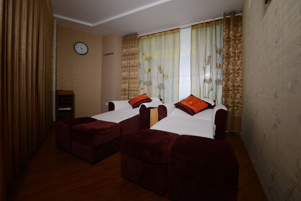 Sunset Westlake Hanoi Hotel 49/74