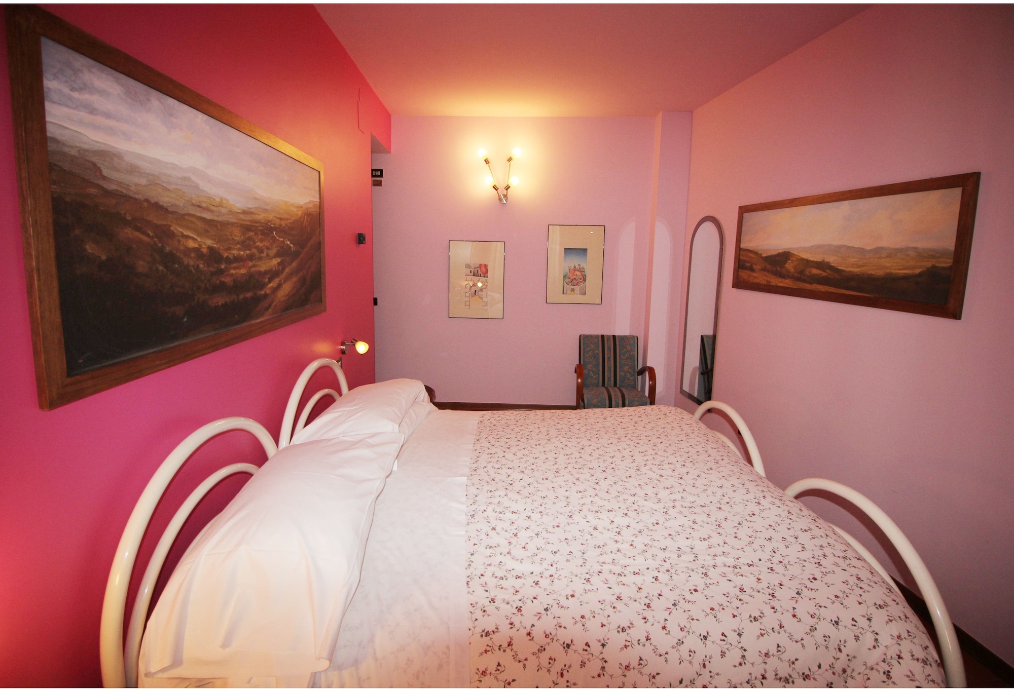 ROOM, DOUBLE BED