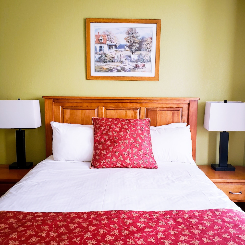 James Bay Inn Hotel Suites Cottage 30/74