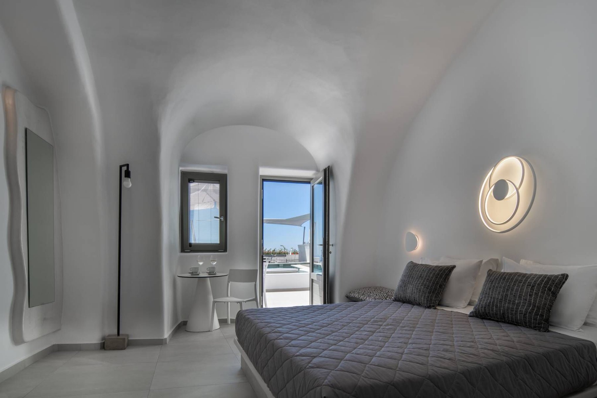 CLASSIC, DOUBLE BED, POOL VIEW