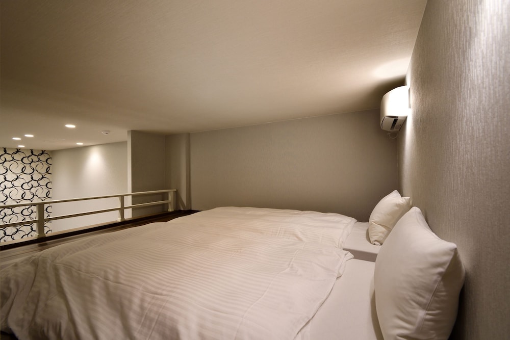 The BREAKFAST HOTEL Fukuoka Nakasu (ex Hotel WBF Fukuoka Nakasu) 24/63