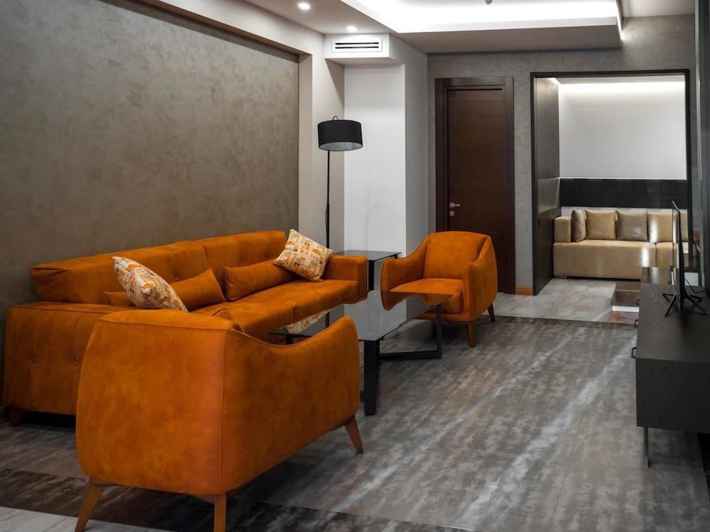 Aghababyan S Hotel 67/77
