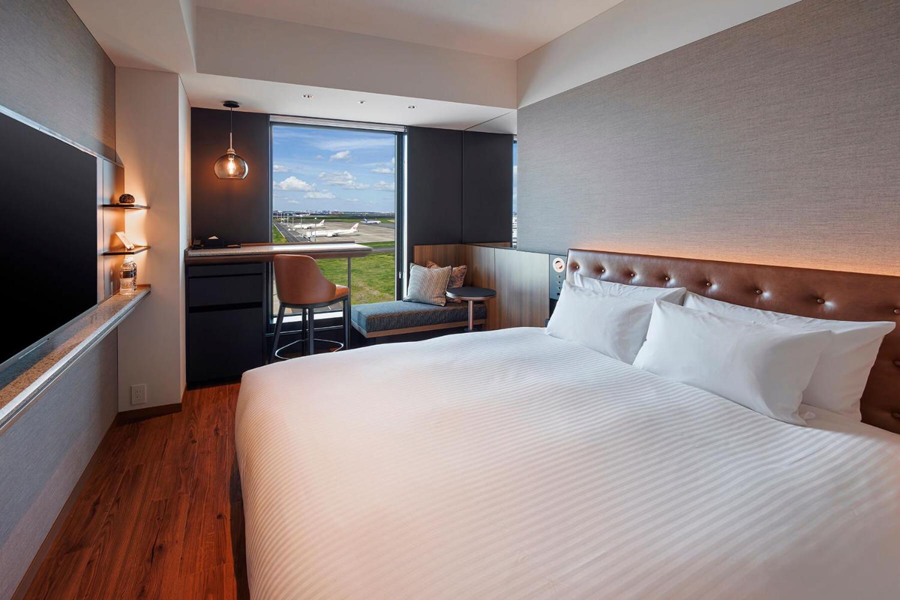 Standard, King Bed, Airport Side