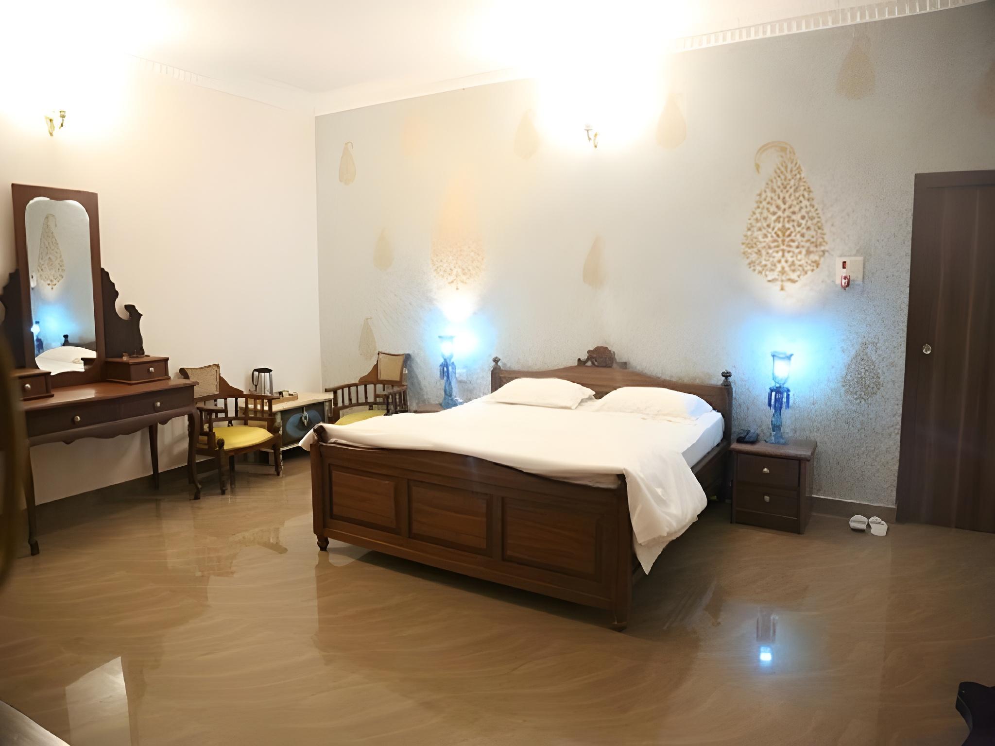 Room, King Bed
