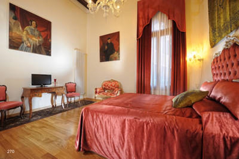 Classic, Twin Beds