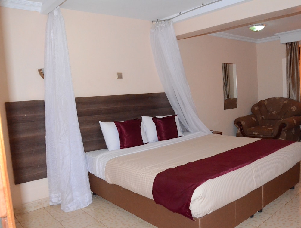 Phoenicia Hotel 12/50