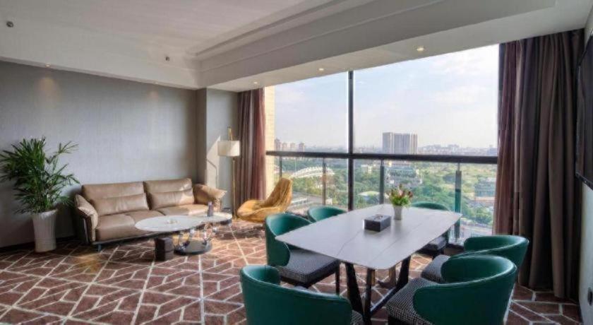 Park Lane Hotel 30/51