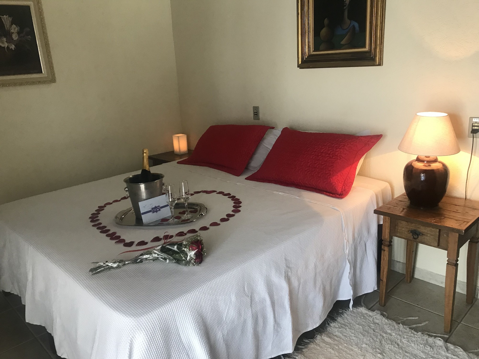 ROOM, KING BED