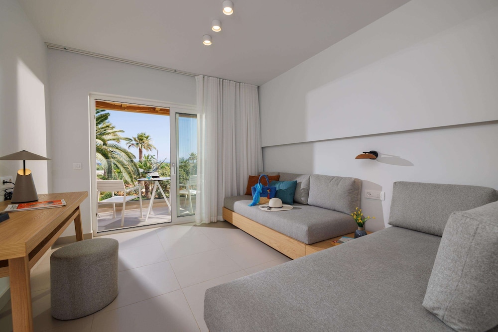Anissa Beach and Village Hotel 54/80