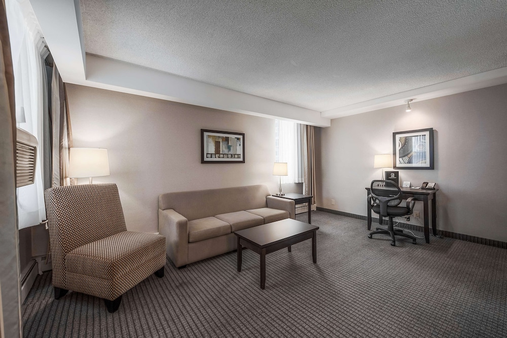 Coast Calgary Downtown Hotel and Suites by APA 34/61