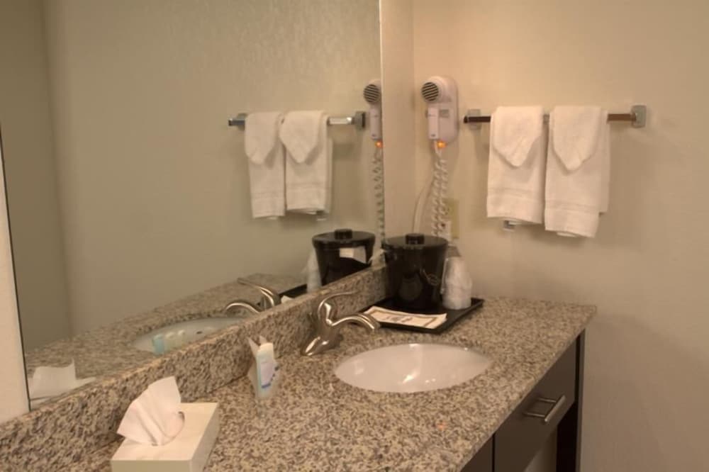 Sleep Inn Suites Buffalo Airport 60/63