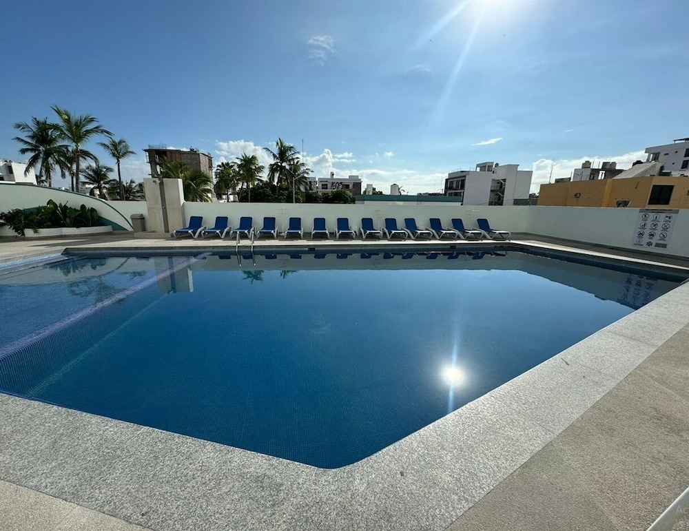 HOTEL HACIENDA MAZATLAN 37/64