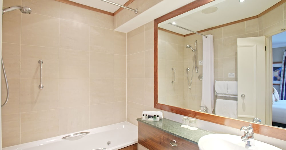 Harbour Heights Hotel 7/50