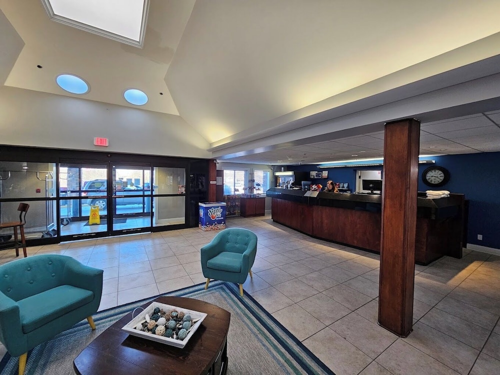 Greenfield Inn and Suites Elizabethtown KY I65 Exit 94 13/62