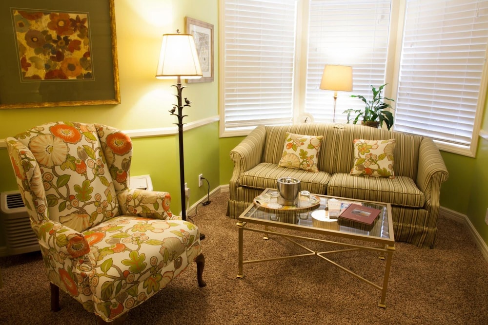 Apple Farm Inn 40/65