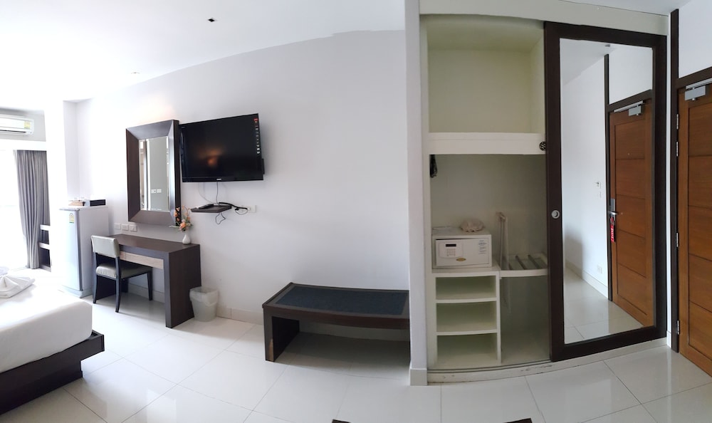 April Suites 44/64