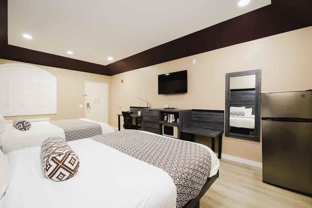 Sapphire Inn Suites 27/58