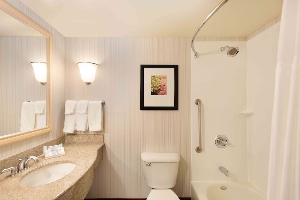 Hilton Garden Inn Bloomington, IN 23/78