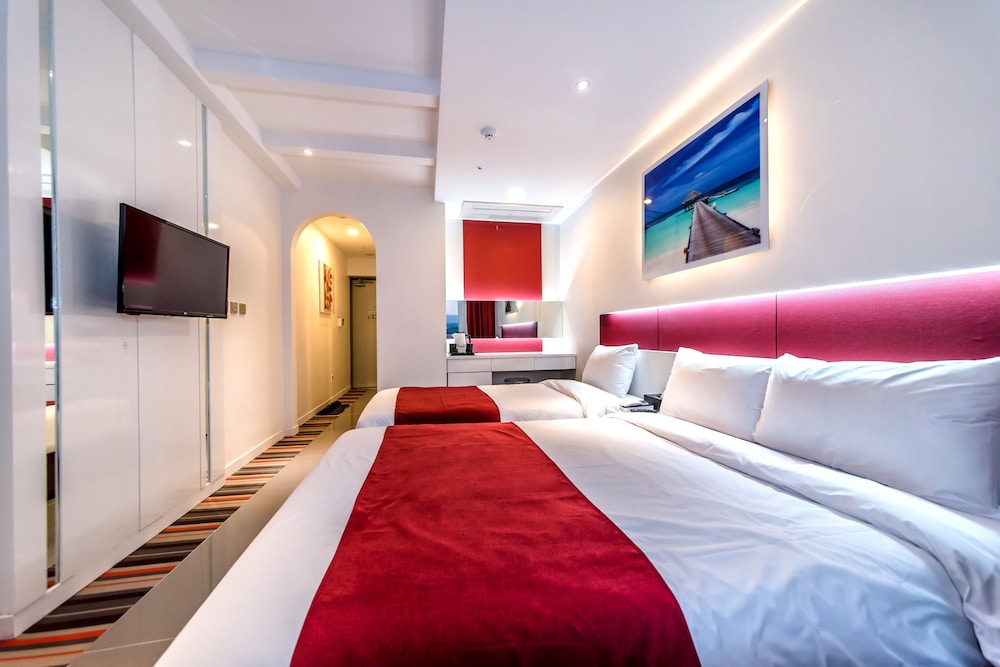 Red, Family, Twin Beds, 1 Queen and 1 Single Bed, City View
