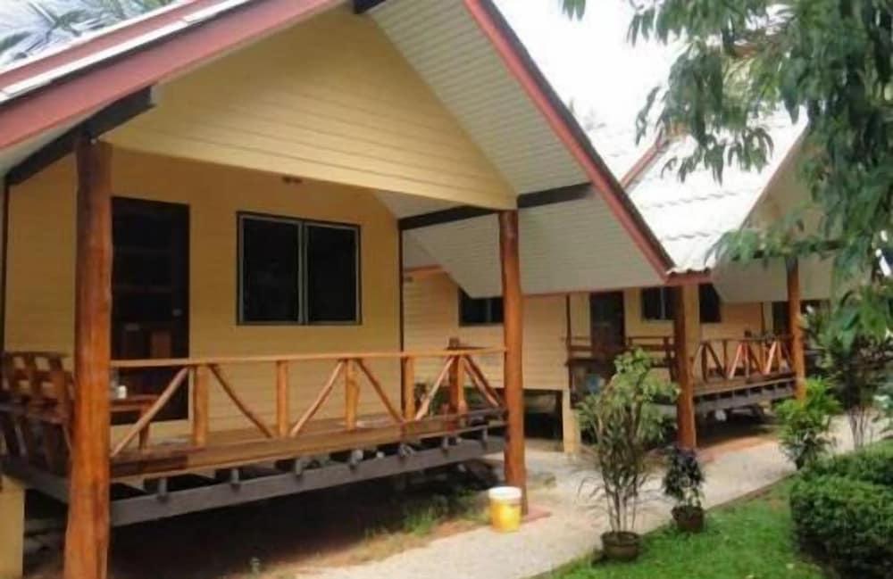 Baan Tai Rom Yen Resort 3/17
