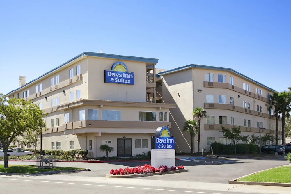 Days Inn & Suites by Wyndham Rancho Cordova 1/19