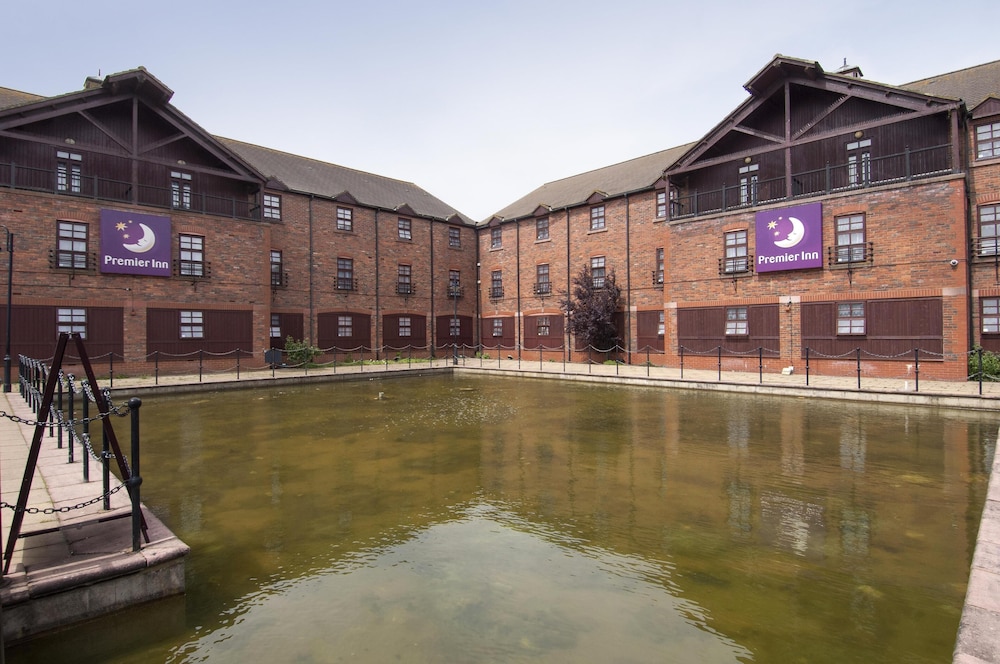 Premier Inn Milton Keynes South West (Furzton Lake) 26/31