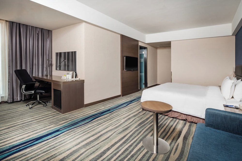 Suite, King Bed, Atrium View، Holiday Inn Express SHENYANG NORTH STATION 2/7