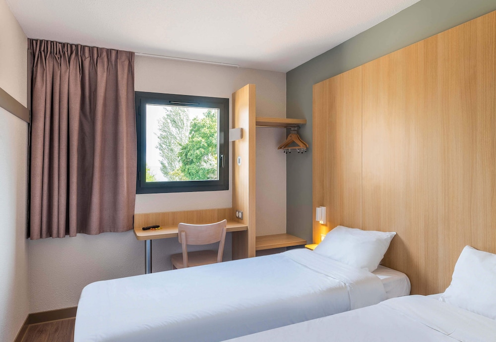 ROOM, TRIPLE