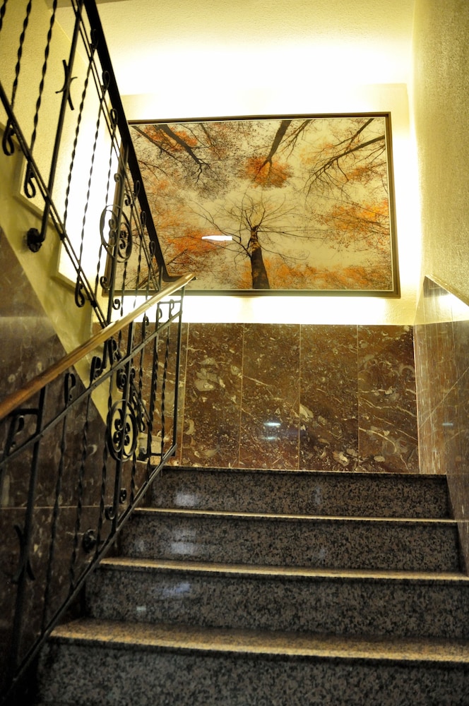 Hostal Ballesta 46/69