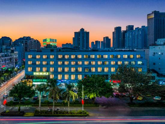 Boutique Holiday Hotel (Beihai Rt-Mart High-Speed Railway Station) 2/30