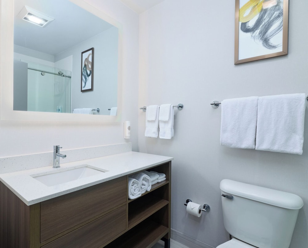 Studio, Suite, 1 Single and 2 Queen Beds، Comfort Suites Springfield RiverBend Medical 6/8