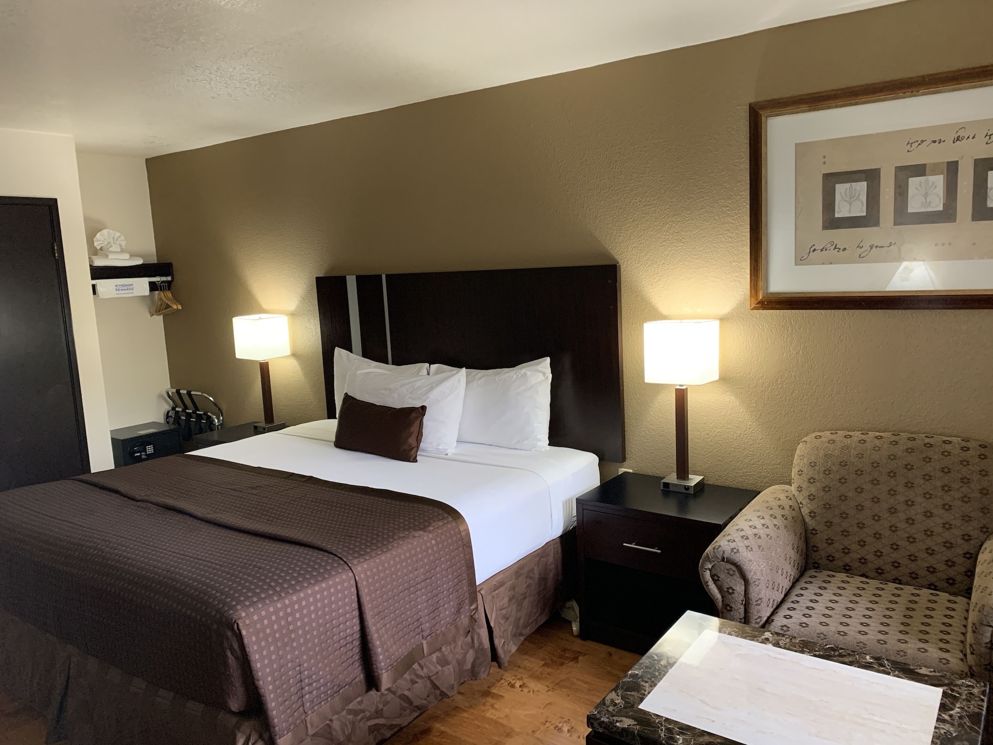 ROOM, KING BED, ACCESSIBLE