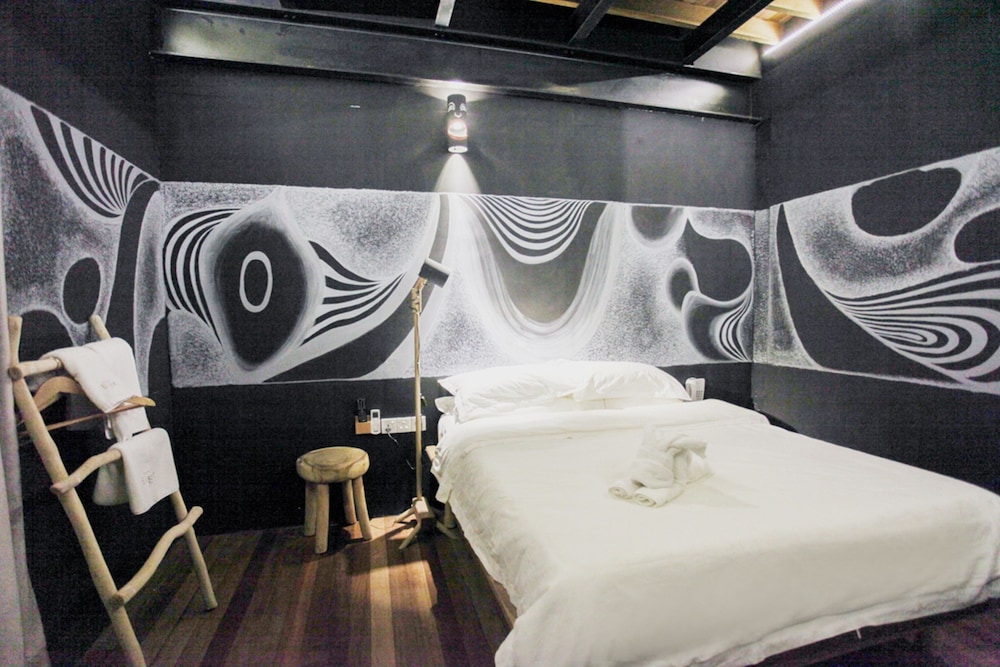 Mangrove, Queen Bed