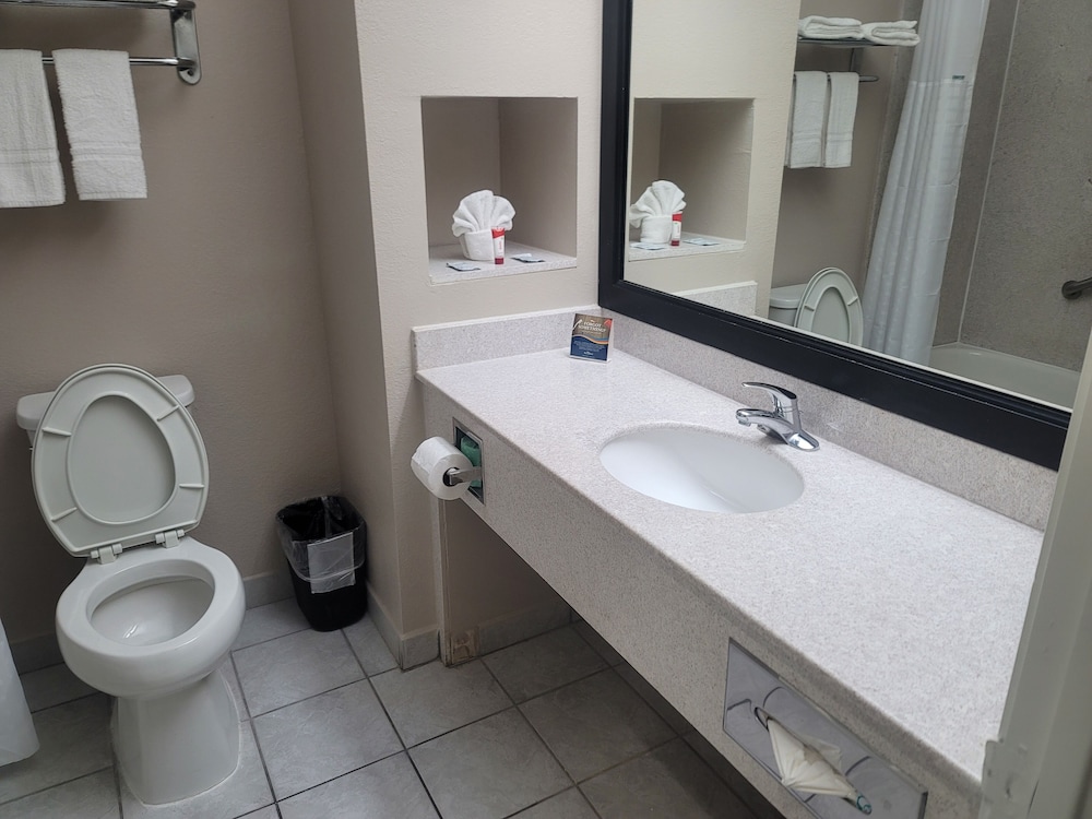 Baymont by Wyndham Houston Brookhollow 37/80