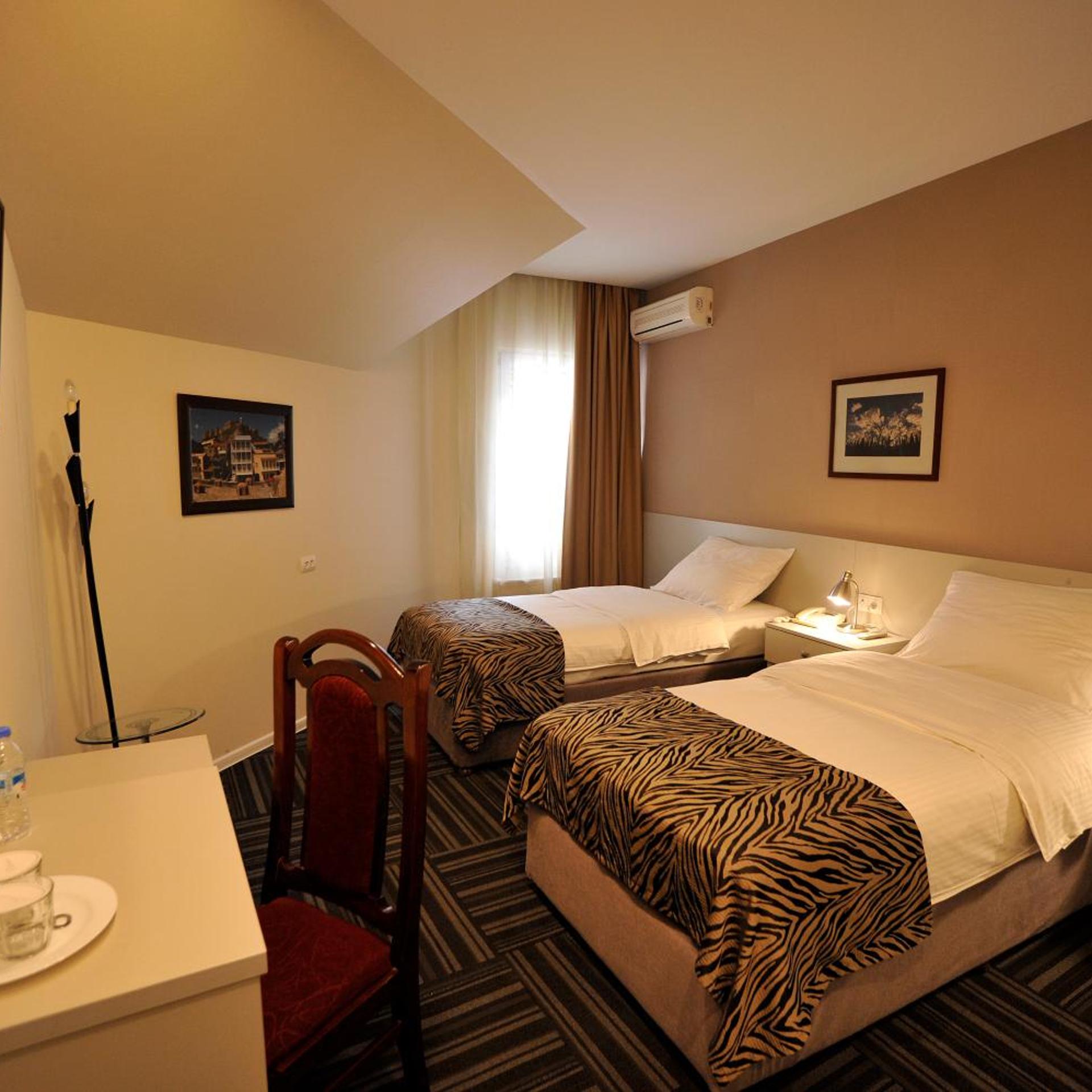 ZP HOTEL 18/45