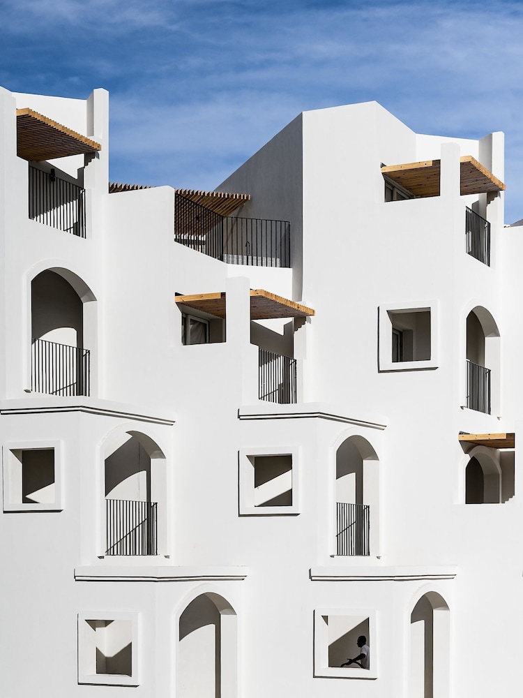 Serry Beach Resort 8/68