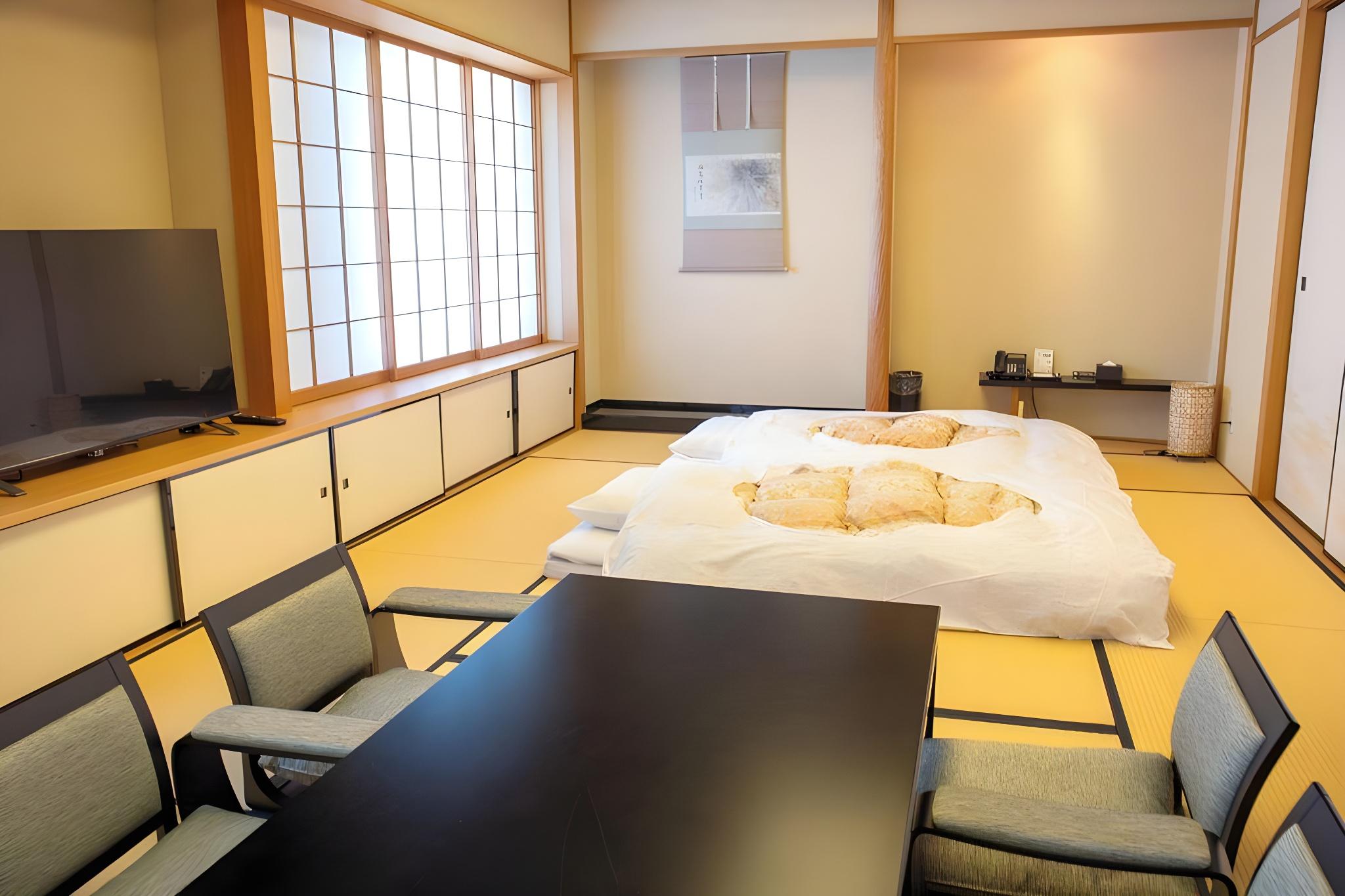 Japanese, Executive Level, Lounge Access