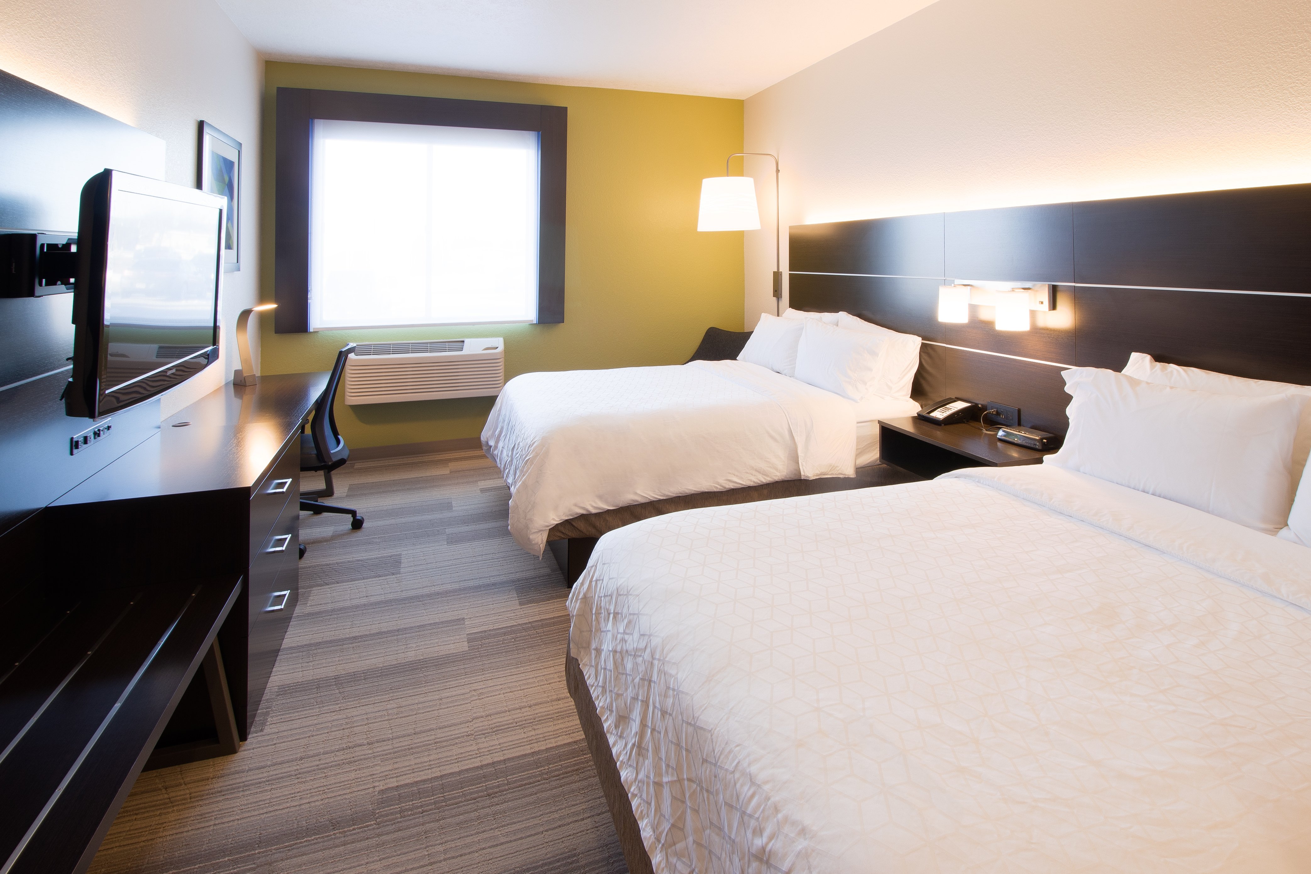 غرفة بسريرين كوين لذوي الإعاقة، Holiday Inn Express Hotel And Suites Worthington 2/3