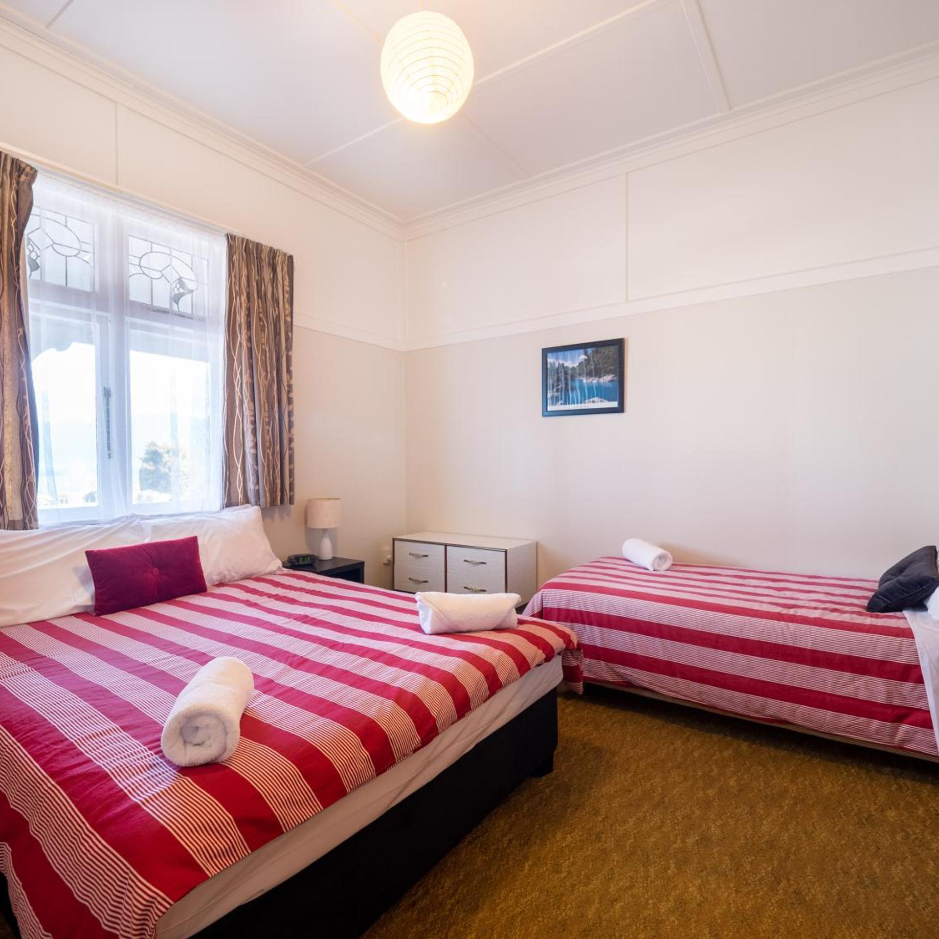 Hotel Lake Brunner 7/50